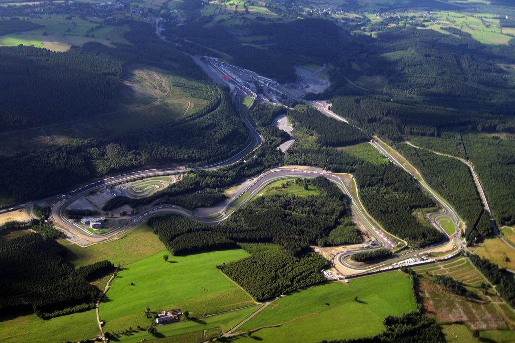 Hotel Francorchamps Pitlane Lodge Bagian luar foto